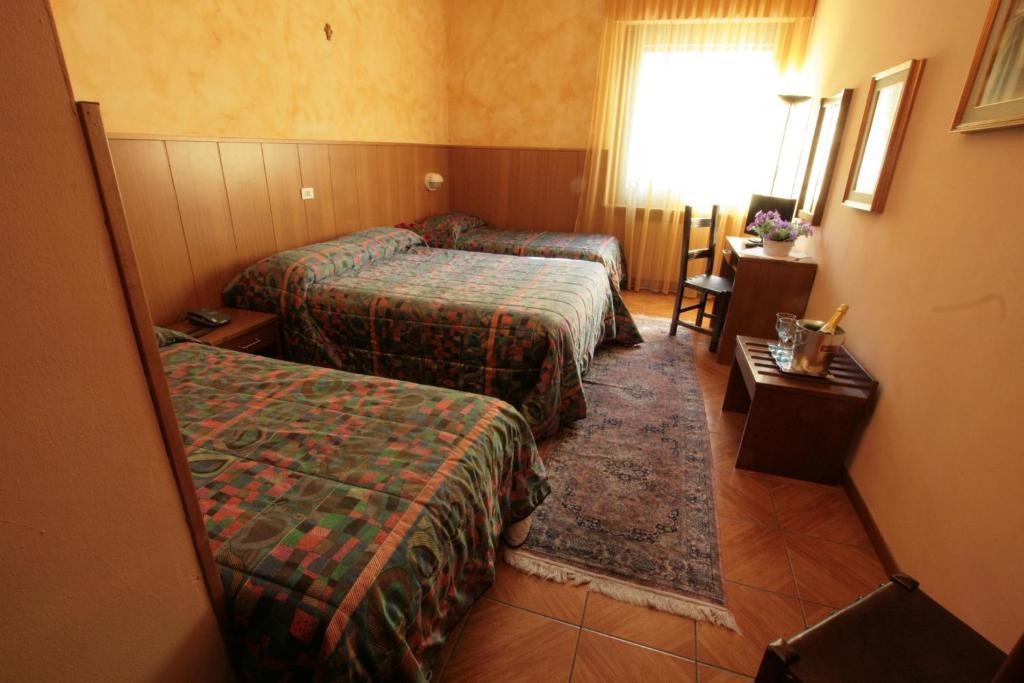 Hotel Sarre Værelse billede